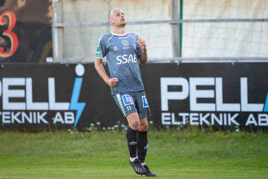 Brages Anton Lundin jublar