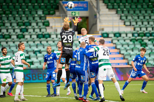 Sundsvalls Andreas Andersson räddar en hörna