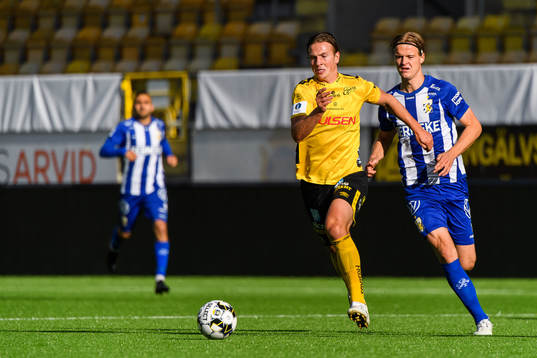 Elfsborgs Simon Olsson och IFK Göteborgs August Erlingmark