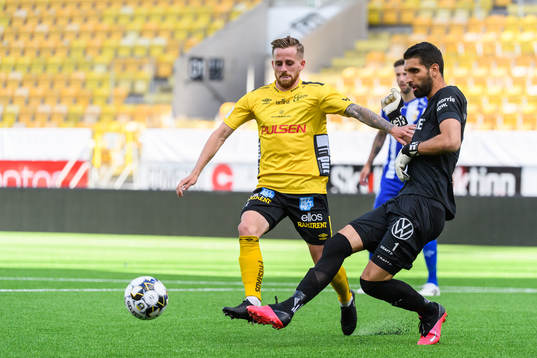 Elfsborgs Rasmus Alm och IFK Göteborgs målvakt Ioannis
