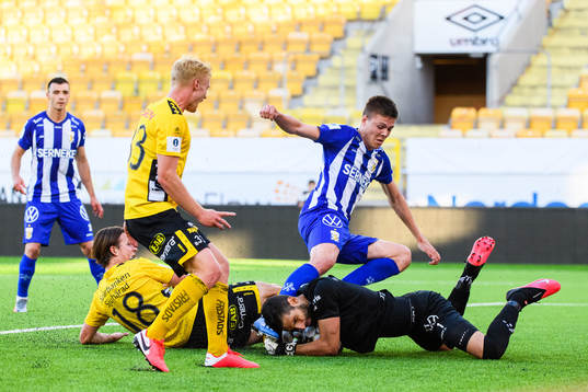 Elfsborgs Simon Olsson och Sivert Heltne Nilsen mot IFK