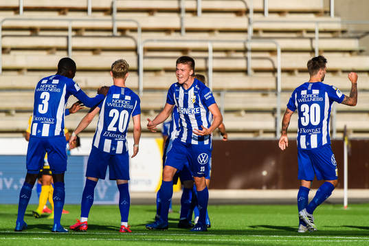 IFK Göteborgs Emil Holm jublar med lagkamrater