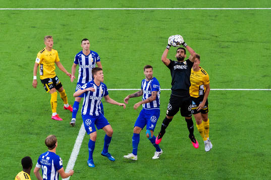 IFK Göteborgs målvakt Ioannis Anestis fångar bollen