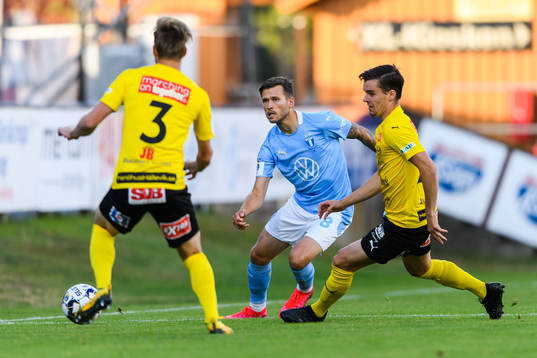 Malmö FFs Arnór Traustason och Mjällbys Besard Sabovic