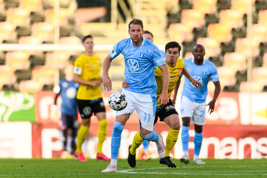Malmö FFs Ola Toivonen och Mjällbys Jesper Gustavsson