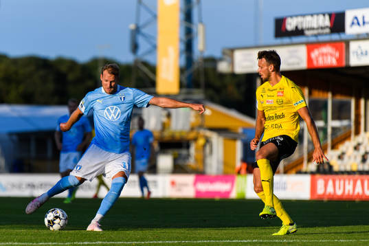 Malmö FFs Ola Toivonen och Mjällbys Max Watson