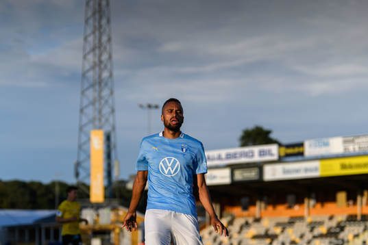 Malmö FFs Isaac Kiese Thelin deppar