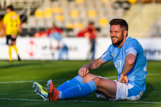 Malmö FFs Lasse Nielsen har ont