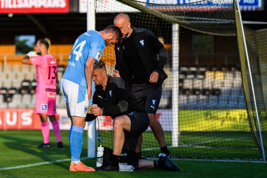 Malmö FFs Lasse Nielsen får vård