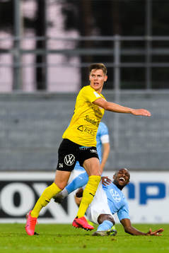 Malmö FFs Fouad Bachirou och Mjällbys Taylor Silverholt