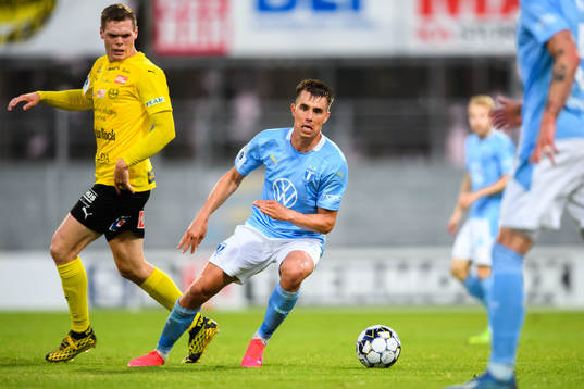 Mjällbys Jacob Bergström och Malmö FFs Jonas Knudsen