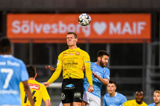 Mjällbys Jacob Bergström och Malmö FFs Erdal Rakip
