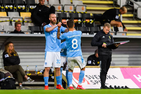 Malmö FFs Arnór Traustason byter med Jo Inge Berget