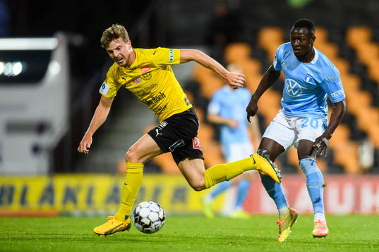Mjällbys Joel Nilsson och Malmö FFs Bonke Innocent