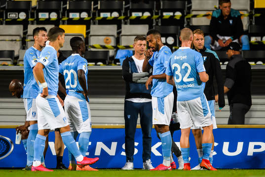 Malmö FFs tränare Jon Dahl Tomasson och Isaac Kiese