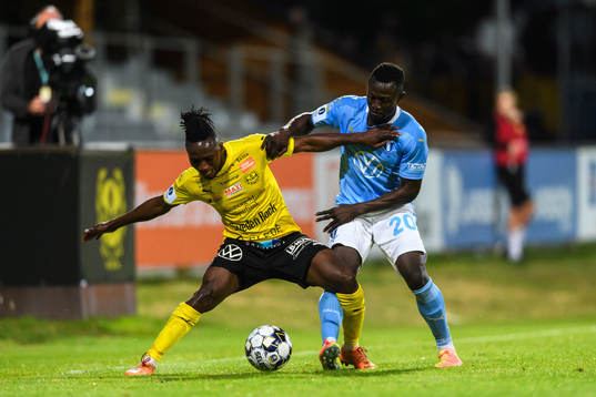 Mjällbys Mamudu Moro och Malmö FFs Bonke Innocent