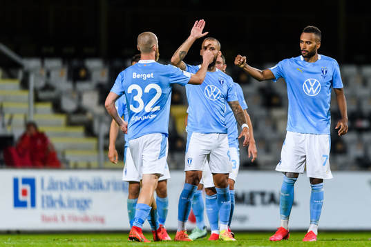 Malmö FFs Jo Inge Berget jublar med Guillermo Molins och