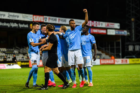 Malmö FFs Isaac Kiese Thelin jublar med lagkamrater