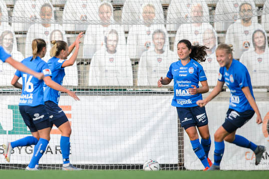 Eskilstunas Loretta Kullassi jublar