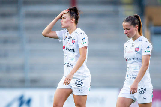Rosengårds Katrine Veje och Jelena Cankovic  deppar