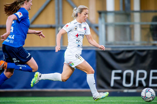 Rosengårds Mimmi Larsson mot Vaila Barsley