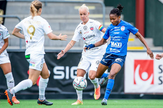 Rosengårds Anna Anvegård och Caroline Seger mot