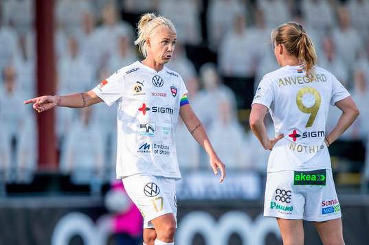Rosengårds Caroline Seger och Anna Anvegård deppar
