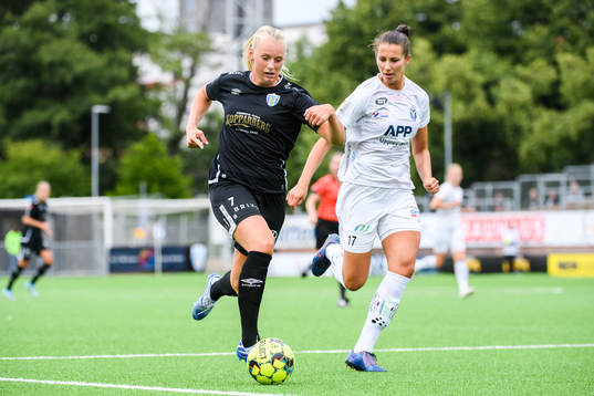Göteborgs Stina Blackstenius och Växjös Nellie Karlsson