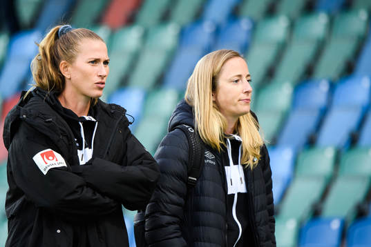 Göteborgs Emma Berglund och målvakt Loes