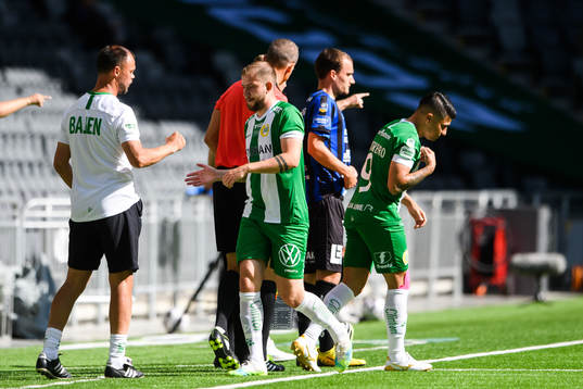 Hammarbys Darijan Bojanic byter med Paulinho