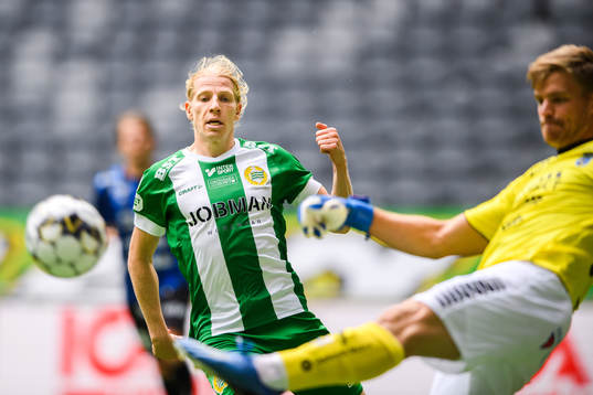 Hammarbys Gustav Ludwigson och Sirius målvakt Lukas Jonsson