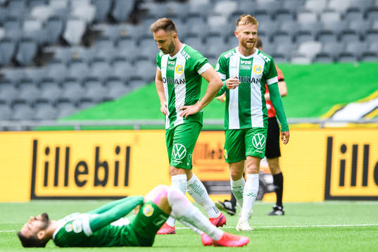 Hammarbys Muamer Tankovic och Dennis Widgren deppar