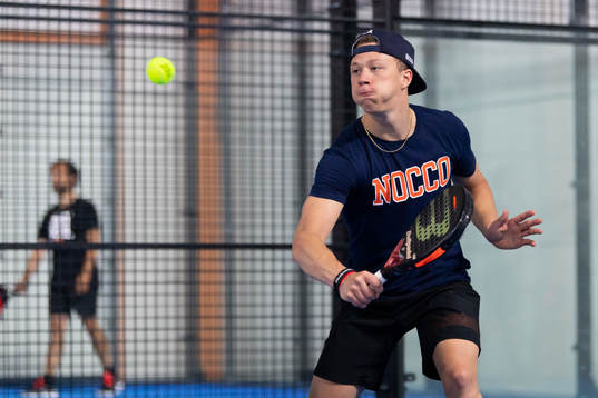 Frölundas Lucas Raymond spelar padel