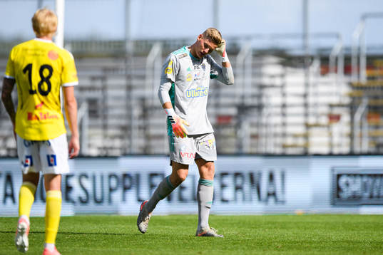 Falkenbergs målvakt Johan Brattberg deppar