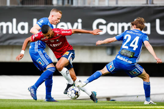 Örgrytes Ailton Almeida i en kamp mot Sundsvalls Tobias