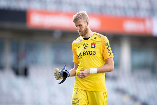 Örgrytes målvakt Fredrik Andersson deppar