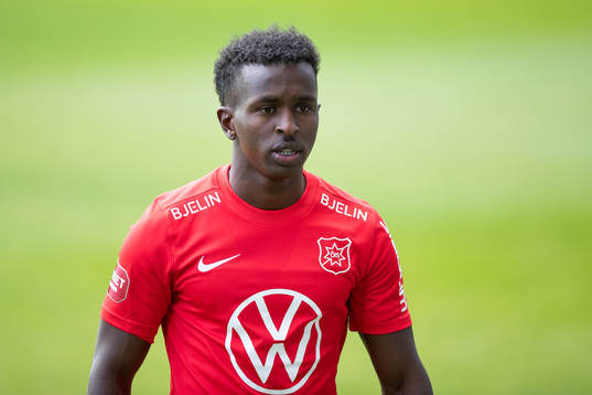Örgrytes Mohamed Said Adan innan fotbollsmatchen i