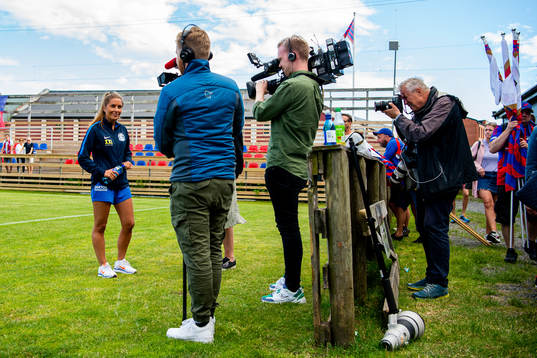 Renate Blindheim, head coach of Sotra, talks to the media