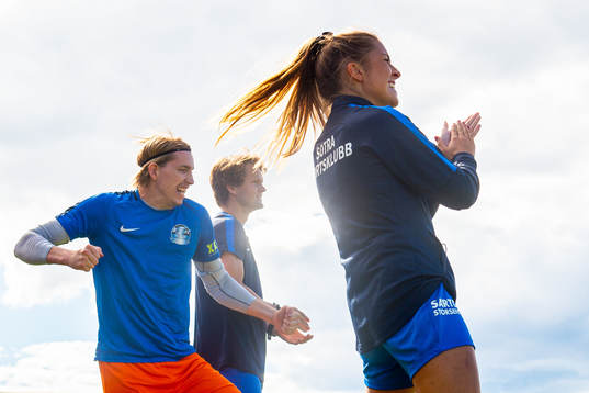Morten Grasmo and Renate Blindheim, head coach of Sotra,