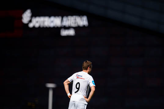 Joachim Skorpen Edvardsen of Sotra looks dejected