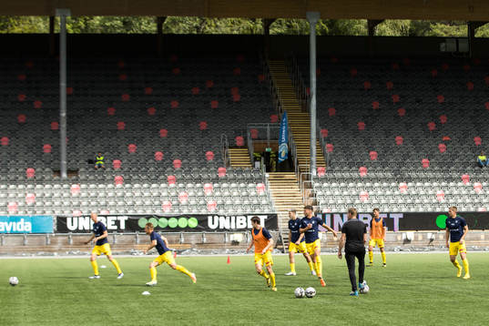 Halmstads spelare värmer upp