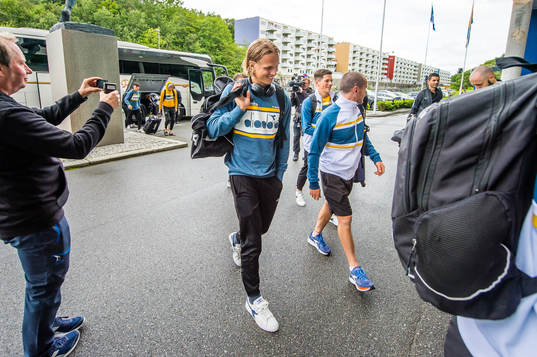 Ulrik Saltnes of Bodø/Glimt arrives