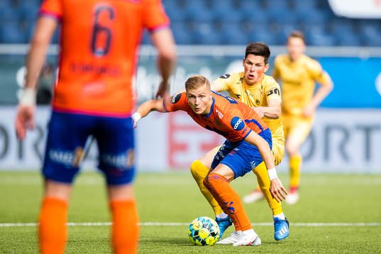 David Kristjan Olafsson of Aalesund and Sondre Brunstad Fet