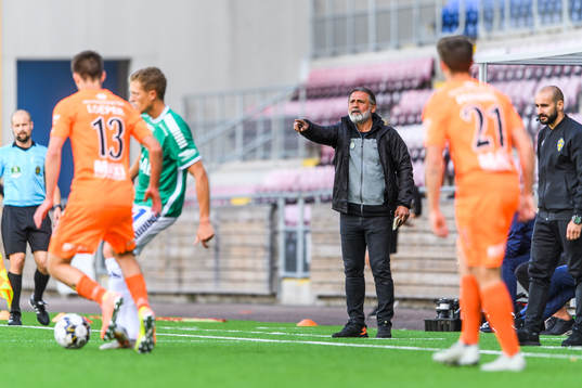 AFC Eskilstunas tränare Özcan Melkemichel