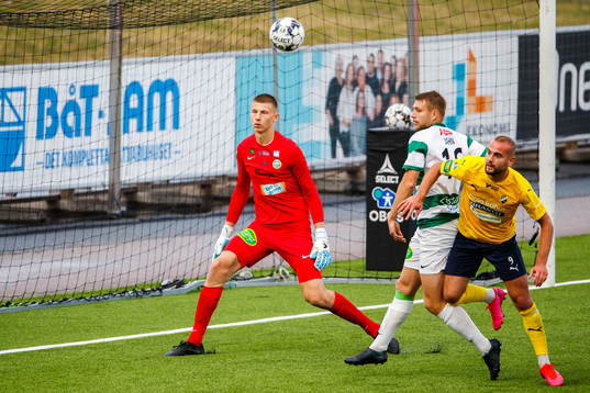 Västerås målvakt Sebastian Selin och Michael Jahn i en