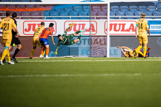 Holmbert Aron Briem Fridjonsson of Aalesund scores the 1-1
