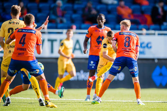 Philip Aksel Frigast Zinckernagel of Bodø/Glimt scores the