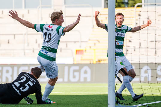 Västerås Douglas Karlberg jublar