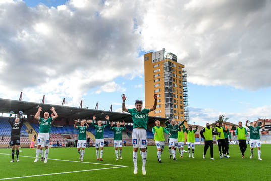 Brages Noa Williams jublar med lagkamrater