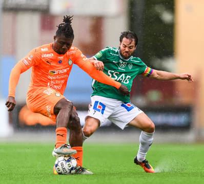 AFC Eskilstunas Samuel Nnamani och Brages Robbin Sellin